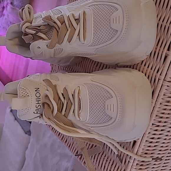 Sniker white.new - Picture 3 of 4